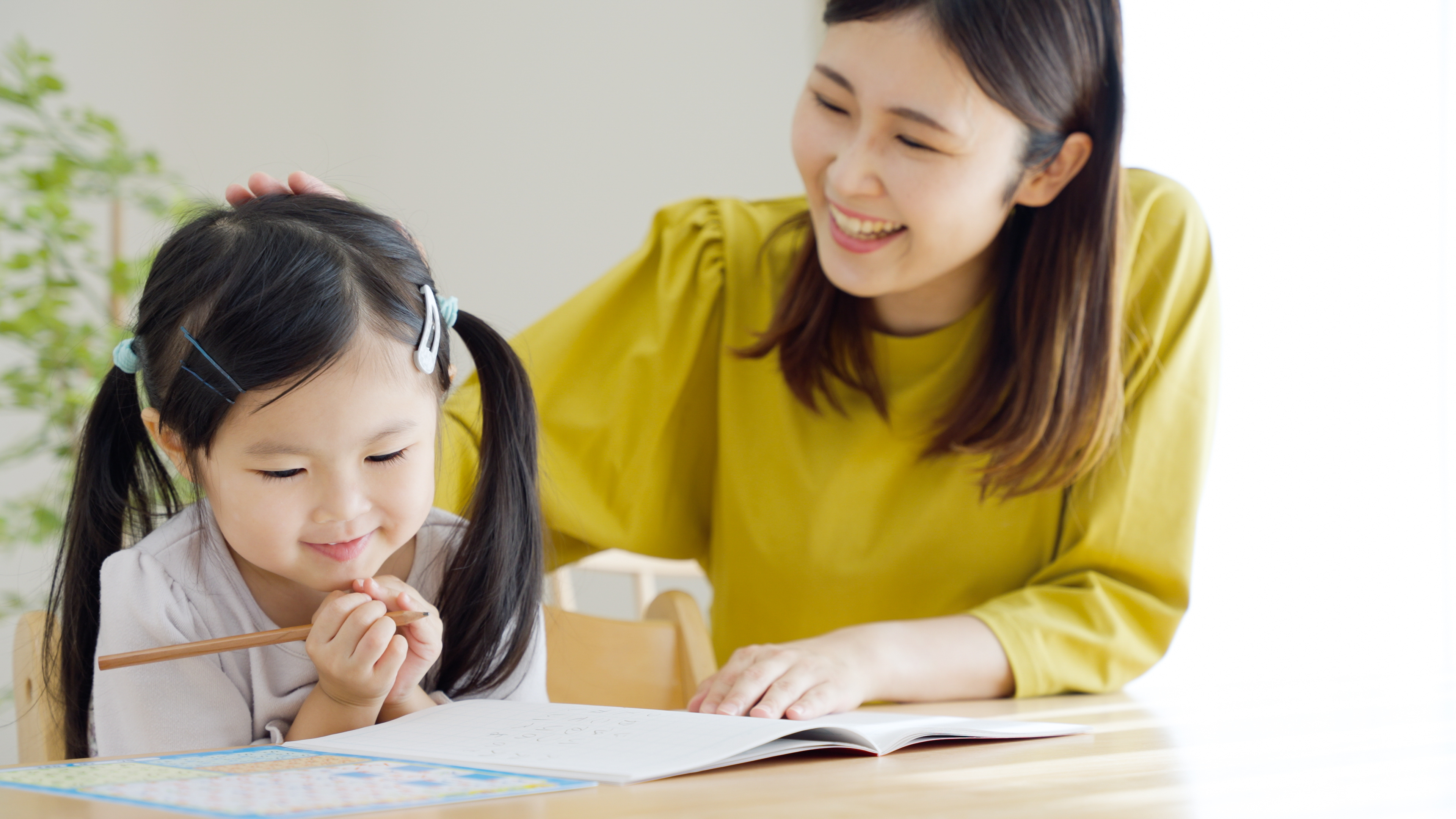 子どもをほめる親