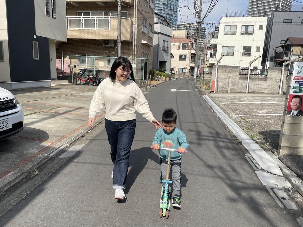 英語教員免許有 お絵描きも外遊びも大好きな専業シッターです キッズライン