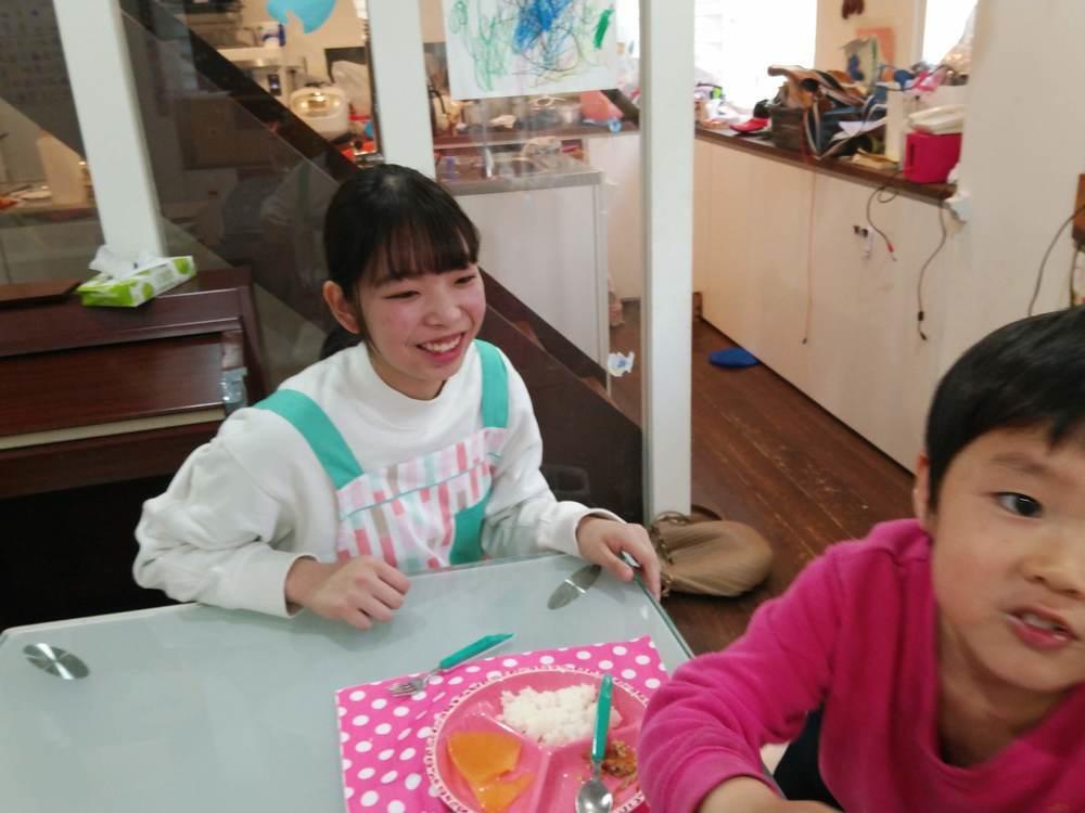 保育士 幼稚園教諭免許あり 手遊びや制作など遊びの知識で楽しい保育をします キッズライン